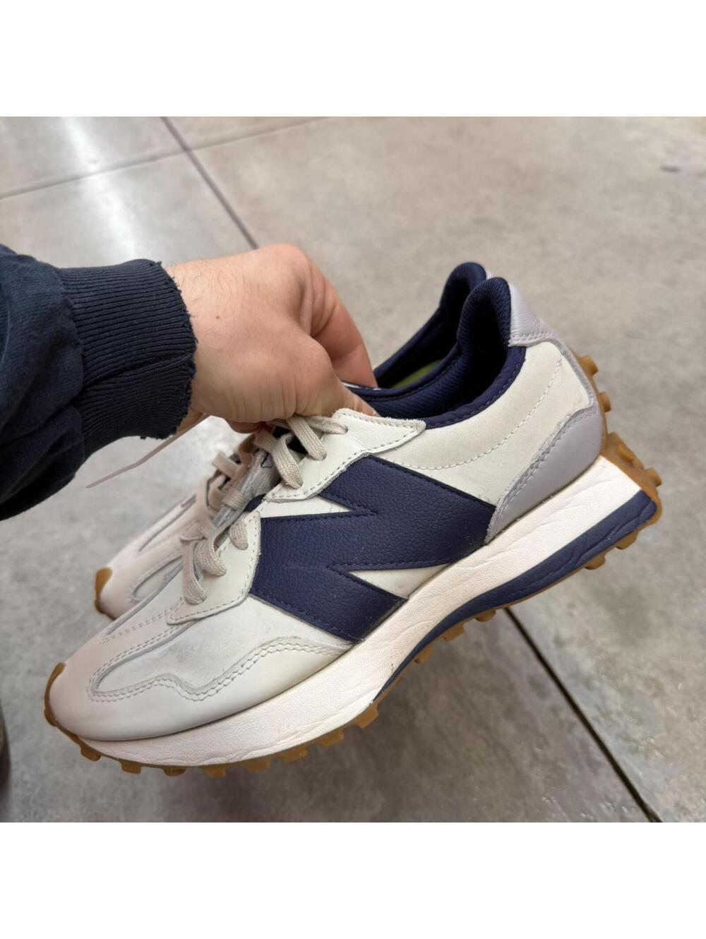 new balance 327 grey and navy running gym shoes size 8.5 WOMENS / 7 MENS - Picture 4 of 6